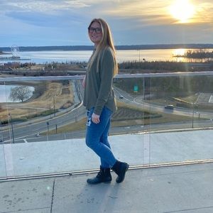 Meet your Posher, Lacey